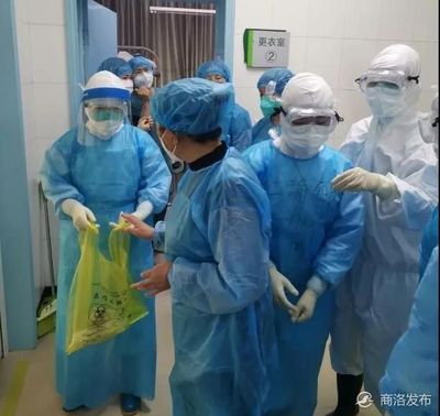 直擊商洛隔離病區(qū) 一場(chǎng)以節(jié)約護(hù)具為名的無(wú)聲戰(zhàn)斗